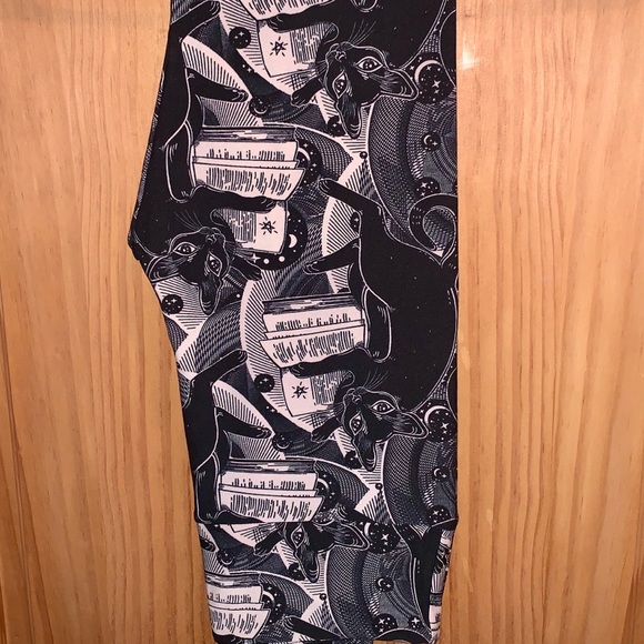 LuLaRoe Pants - ❌SOLD❌ NWT OS LLR Black Cats Printed Leggings LuLaRoe Pants - ❌SOLD❌ NWT OS LLR Black Cats Printed Leggings